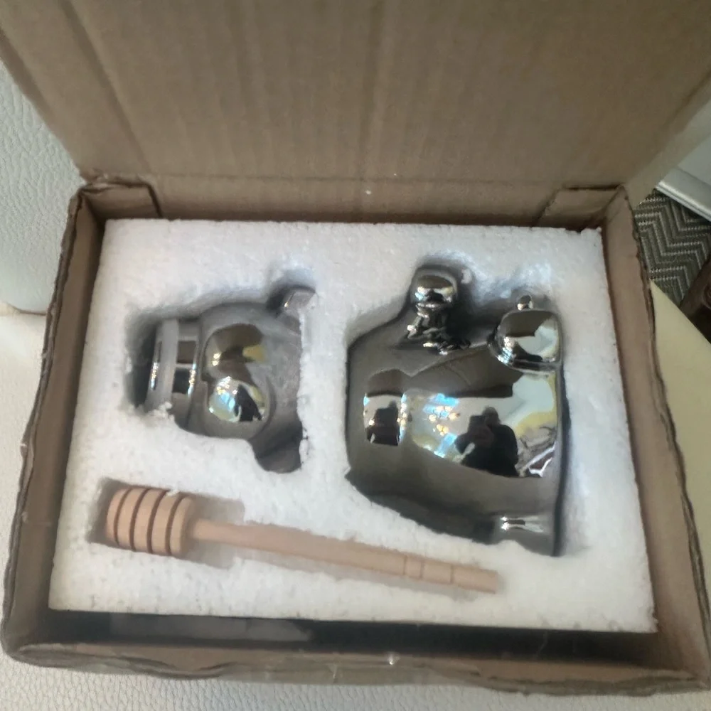 Anthropologie Silver Metallic Bear Honey Jar /Pot w/ Wooden Dipper in Bear’s Paw - Picture 13 of 13